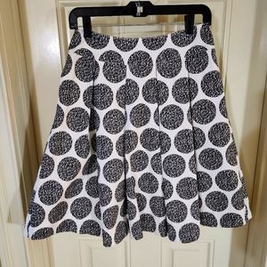 Very cute White House Black Market skirt. Size 2.  Excellent condition.